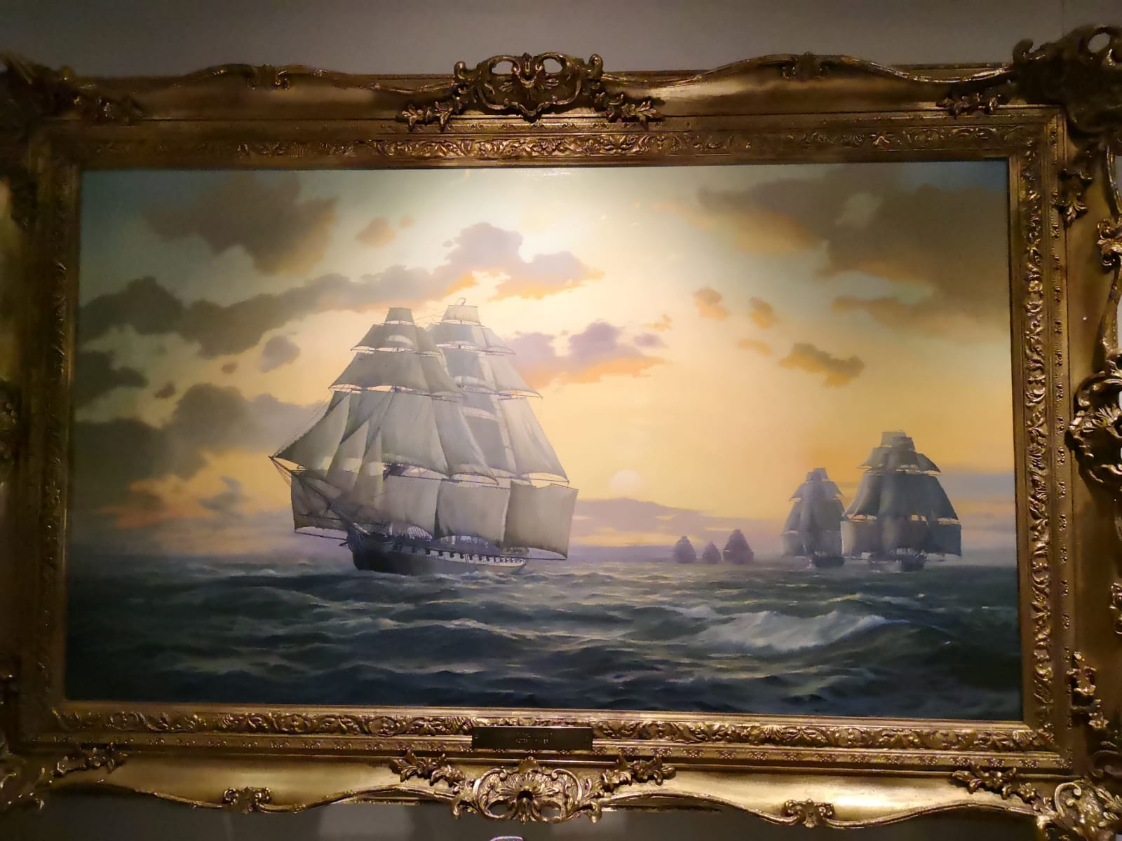 Navío de línea al atardecer, óleo de Peter G. Power en su marco dorado